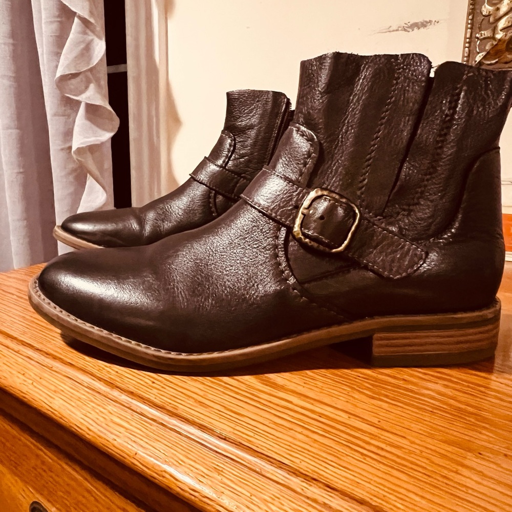 Clark’s Camzin Loop Dark Brown Leather Boots l